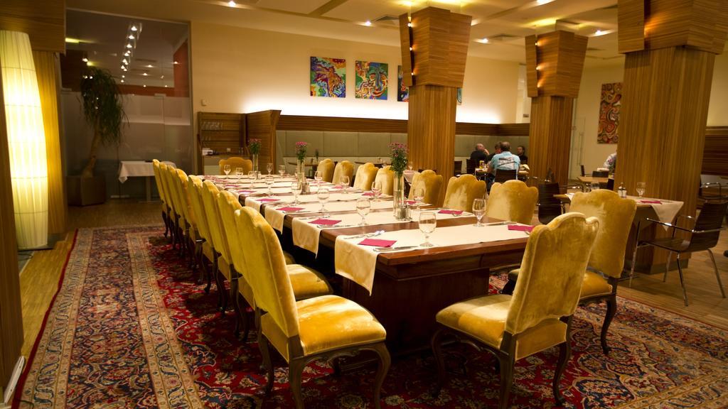 The Gerald'S Hotel Rădăuţi 外观 照片